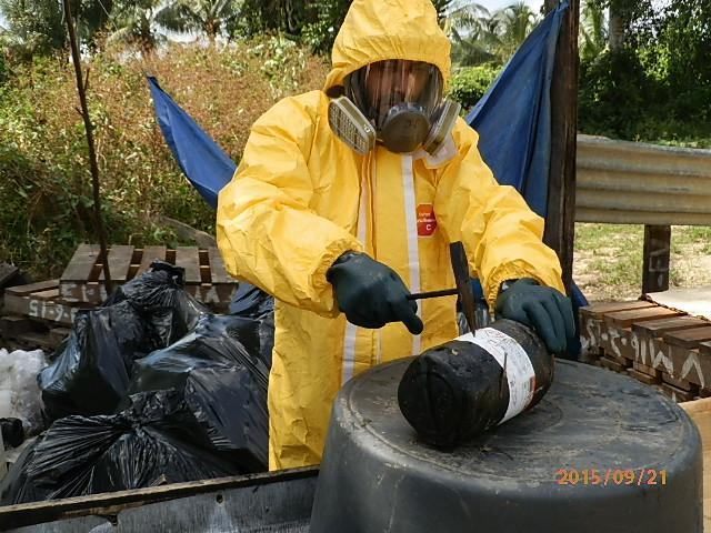 Neutralizing hazardous drums on site
