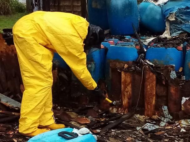 Safe handling of contaminated containers